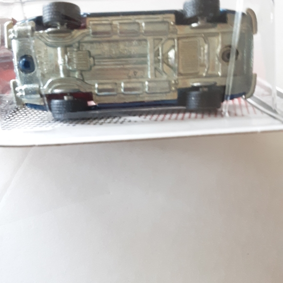 HOT WHEELS GARAGE  FERRARI 365 GTB4 DAYTONA 03/06 NEW - Picture 6 of 7